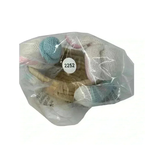 VINTAGE EASTER RATTAN WEAVED BASKET PLUSH KNIT BUNNIES HOLDING BASKET 6” - Picture 14 of 14